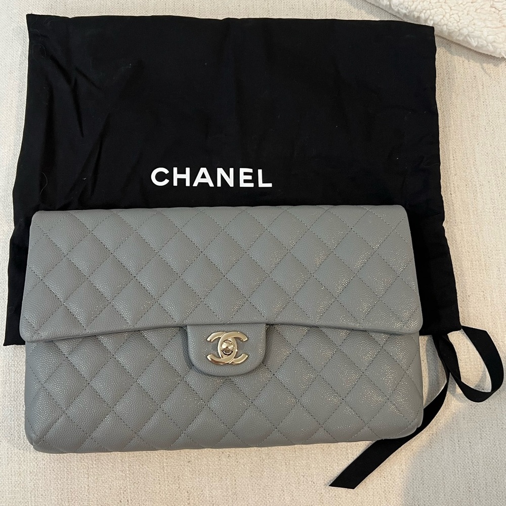 Chanel Clutch Bag in Grey/Gold Hardware